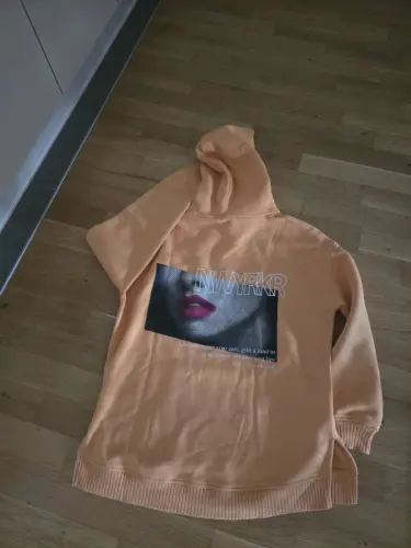 Pull orang  tré bonne état taille L  4.- à Renens