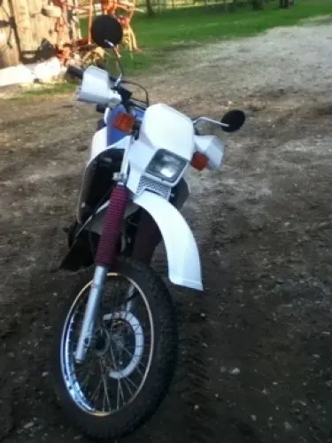belle yamaha 125 dt  à Les Bois