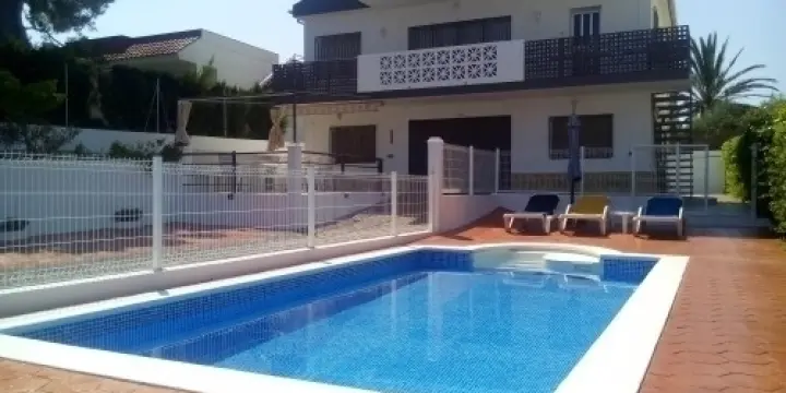 Belle villa avec piscine à 200 m plage