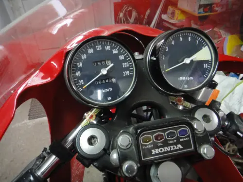 A vendre Seeley -Honda 750 à Boveresse