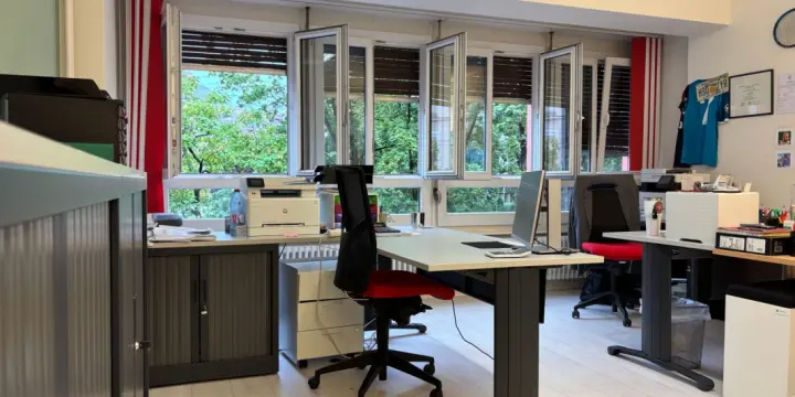 Une place de travail en bureau partagé au centre-ville