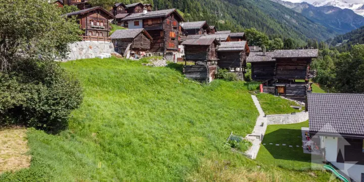 Très belle parcelle à construire au centre d'Ayer