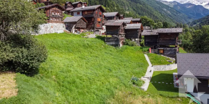 Très belle parcelle à construire au centre d'Ayer