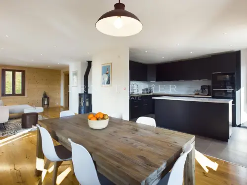 Belle maison de maître entièrement rénovée - 2 appartements à Corbeyrier