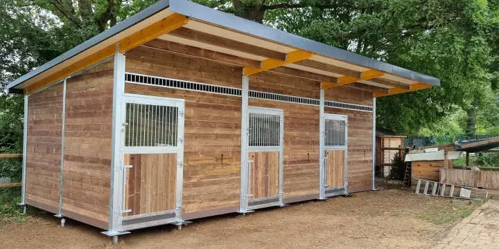 Boxes pour Chevaux à Acheter - Boxes Extérieurs, Écuries & Abris pour Chevaux