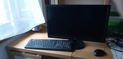 Ecran, clavier et souris à Echarlens