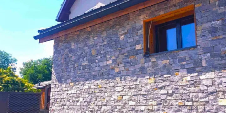 MAISON DE CHARME ÉCOLOGIQUE NEUVE AVEC JARDIN, PARKINGS ET BELLE VUE