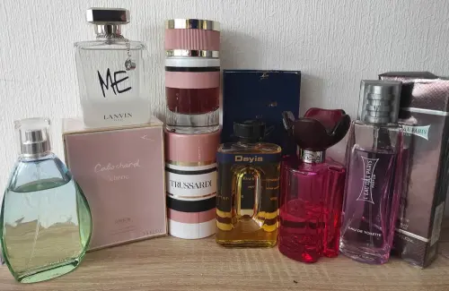 Lot parfums femme à Lausanne