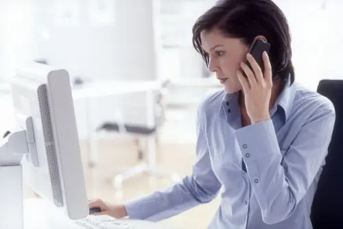 Le manager en ligne pour le travail avec les clients à Genève