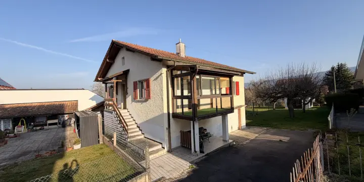 À vendre maison de 5 pièces avec grand jardin arboré à Courtedoux