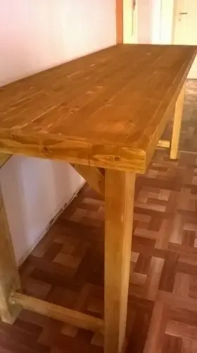 Exceptionnelle table de bureau à Delémont