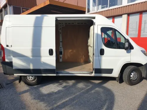 Location utilitaire 12M3 à Lonay