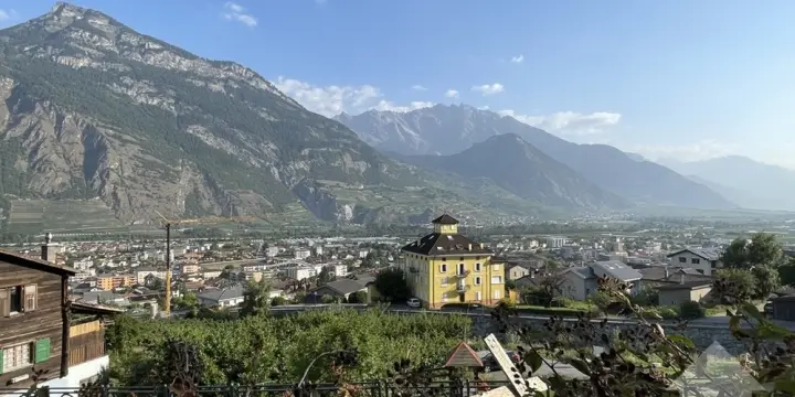 Appartement 3,5 pces de 100m2 avec jardin de 47m2 et 2 places de parc