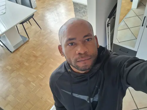 Jeune homme cherche femme pour du sérieux à Muraz (Collombey)