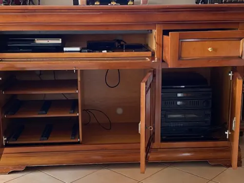 Meuble TV en bois à Versoix