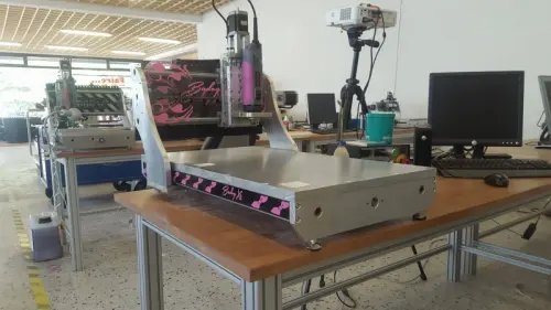 Petite CNC à louer pour le bricolage ou professionnel à Fribourg