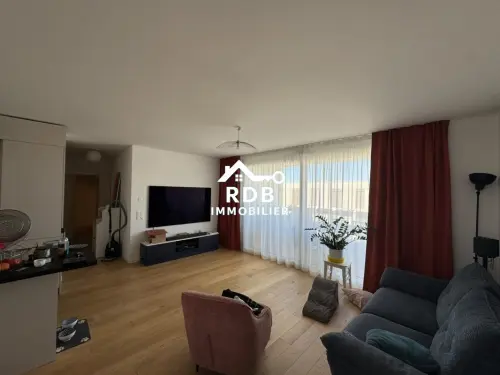 Appartement de 4 pièces au 2ème étage situé à Troinex 1256