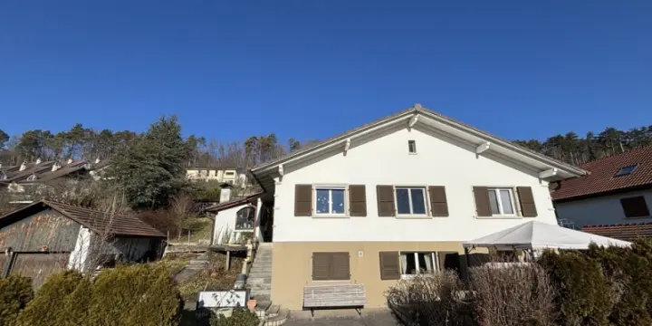 Charmante et située au calme proche de la nature