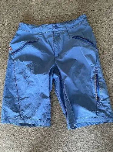 short bermuda bleu - Trollkids - 164 cm / 13-14 ans à Nyon