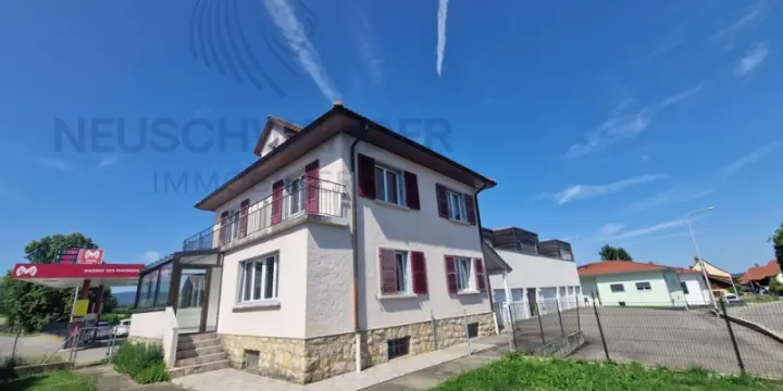 Immeuble composé de 3 appartements loués et places de parc