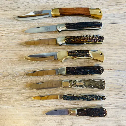 Collection de couteaux de chasse à Avry d Pont