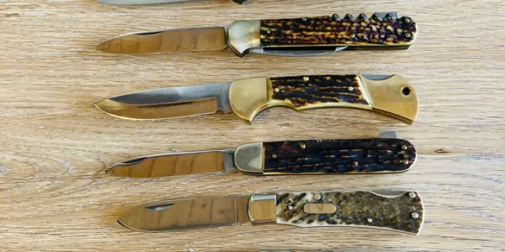 Collection de couteaux de chasse