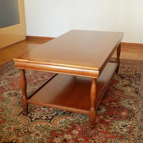 Table basse en merisier massif pour salon ou salle d'attente à Versoix