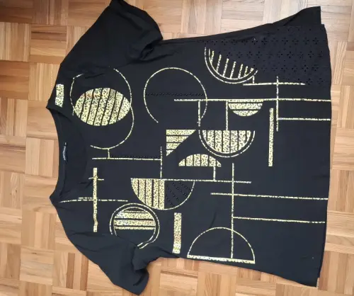 T-Shirt noir à motifs dorés neuf à Moutier