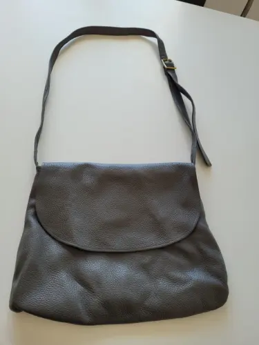 Sac à mains en cuir gris à Genève