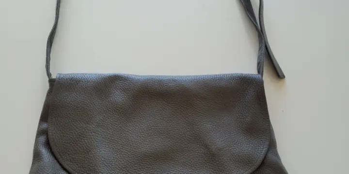 Sac à mains en cuir gris