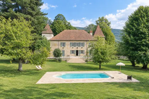 Chateau du XII siècle à 45 min. de Genève