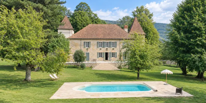Chateau du XII siècle à 45 min. de Genève
