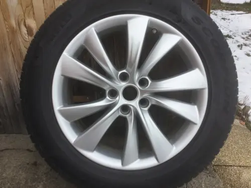 Tesla modèle X à Rochefort