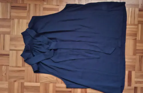 Blouse Shein bleu marine à Moutier