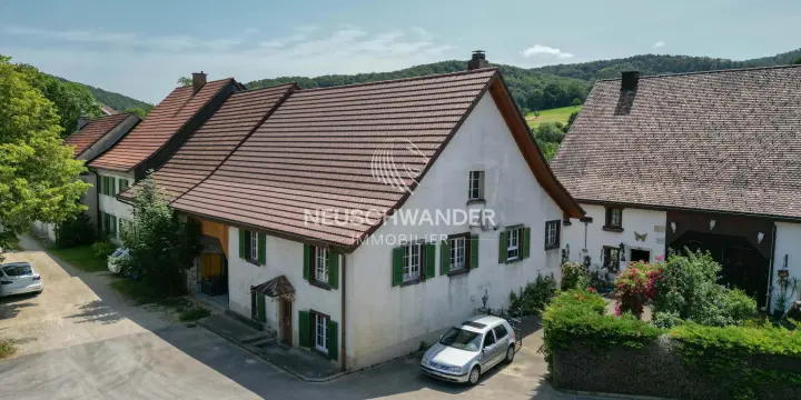 Maison rénovée de 5.5 pièces à Charmoille à vendre