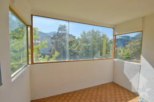 Appartement rénové 4.5 pièces avec un box et une place extérieure
