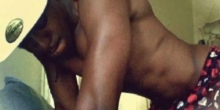 grand black viril de 29 ans,sexy doué et très bien monté