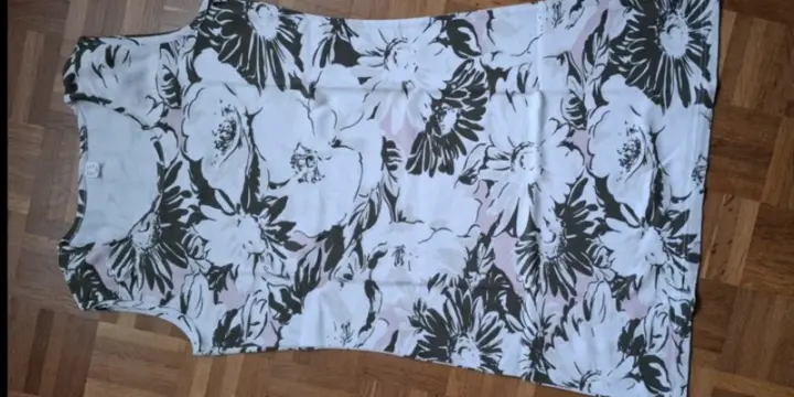 Robe à fleurs comme neuve