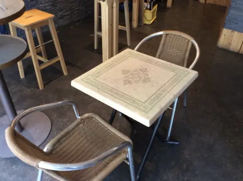 Terrasse , matériel de bar’ sono pro, tableaux deco à Genève