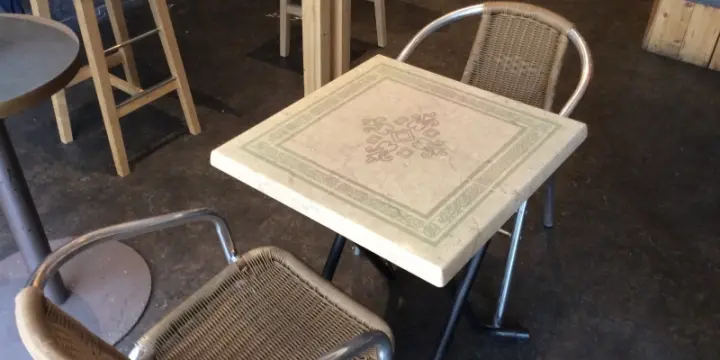 Terrasse , matériel de bar’ sono pro, tableaux deco