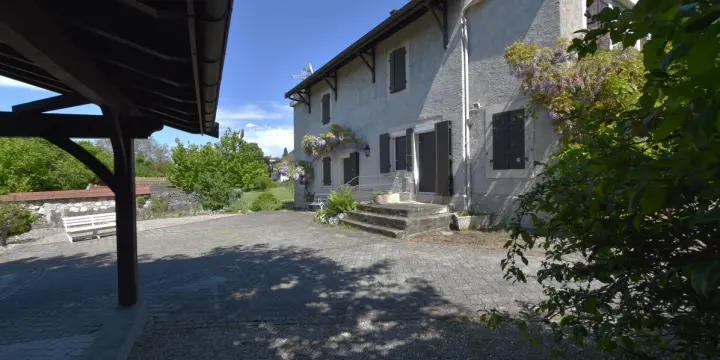 MAISON PROCHE DU GOLFE DE BOSSEY, IDEALE AUSSI COMME RESIDENCE SECONDAIRE
