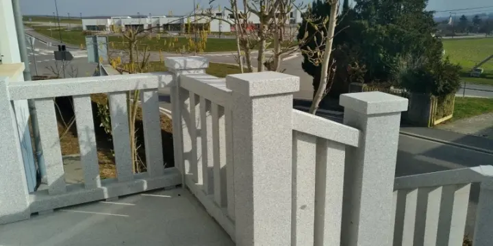 Balcons en pierre naturelle