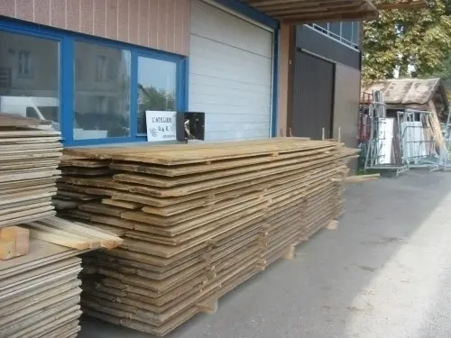 Plancher en bois ancien  à Corcelles