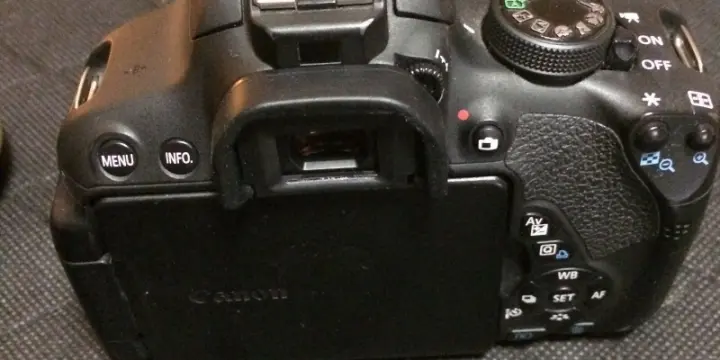 Appareil photo reflex numérique Canon EOS 700D