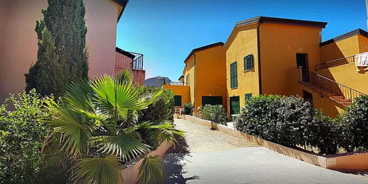 Appart. 4pers, terrasse et piscine à 100m de la plage Corse