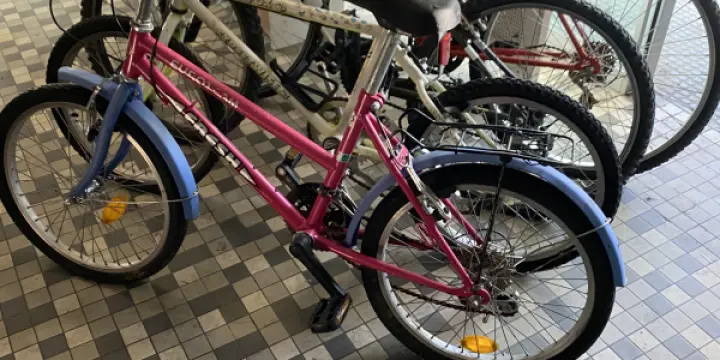 A vendre plusieurs vélos de différentes tailles