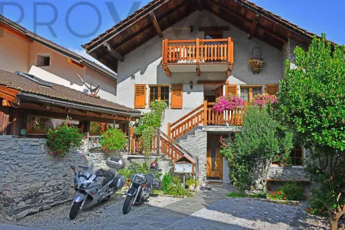 Charmantes Mehrfamilienhaus mit Charakter und Nähe zur Seilbahn à Chalais