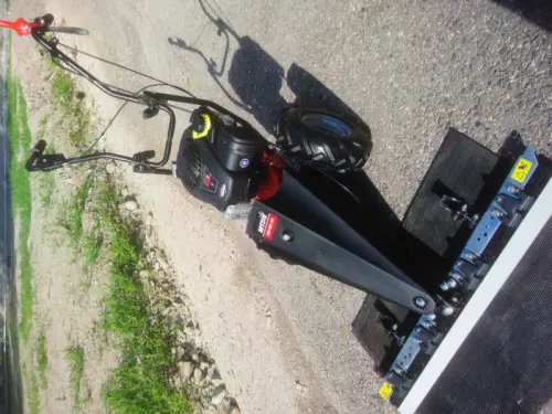 a vendre motofaucheuse neuve et montée frs. 890.-- à Panex