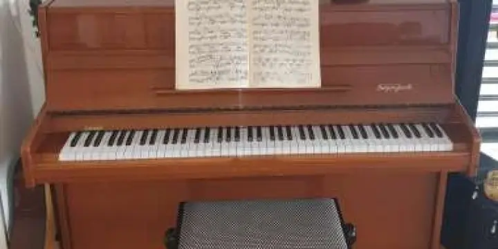 Piano droit A LOUER