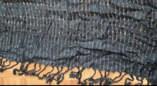 Foulard noir à franges comme neuf à Moutier